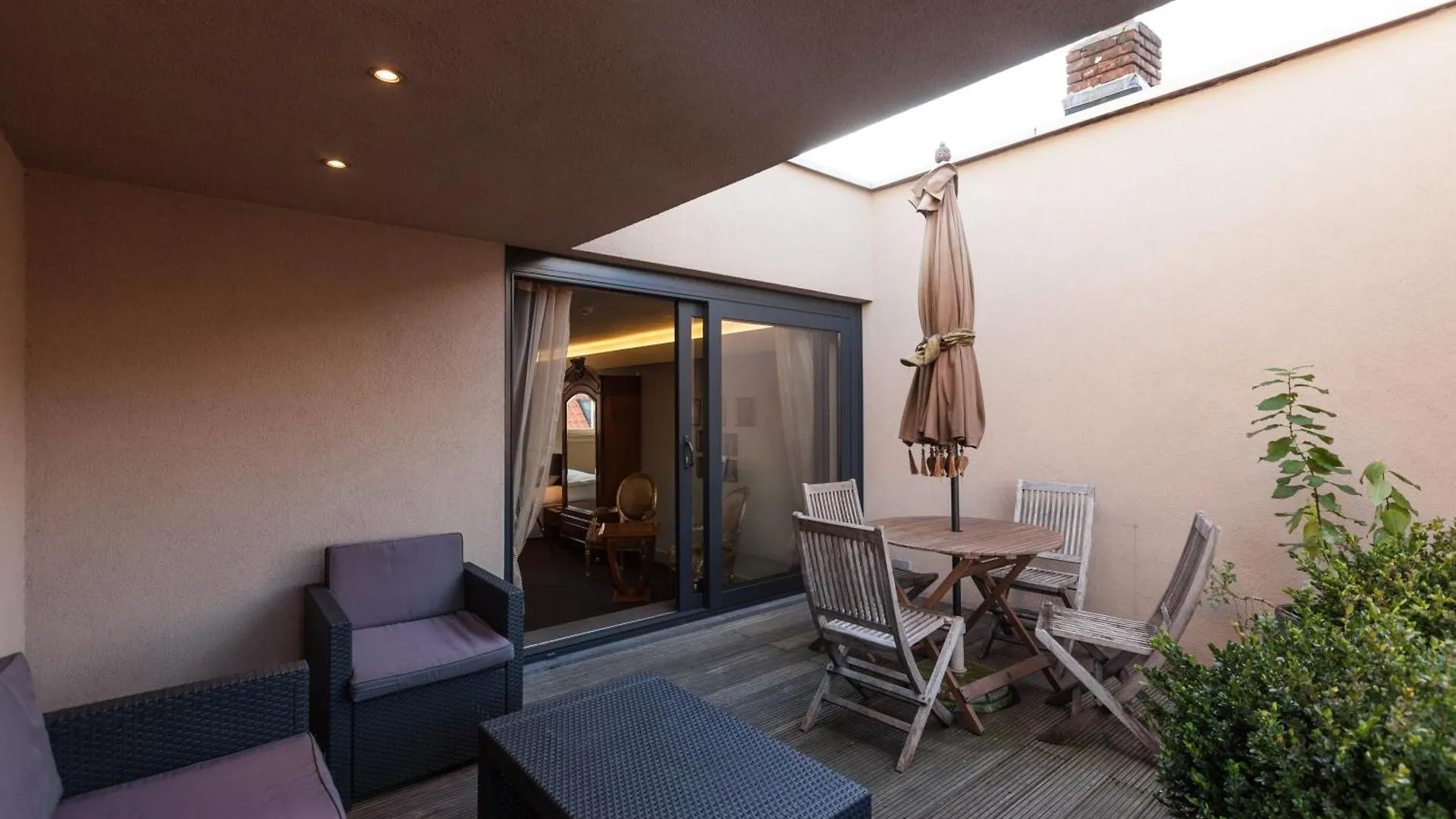 Hotel Diamonds And Pearls Anversa
