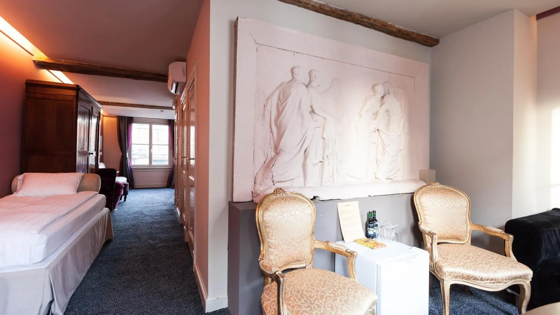 Hotel Diamonds And Pearls Anversa