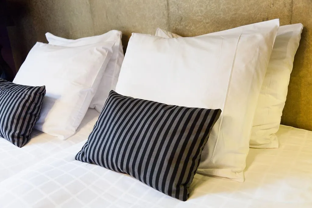 Hotel Diamonds And Pearls Anversa