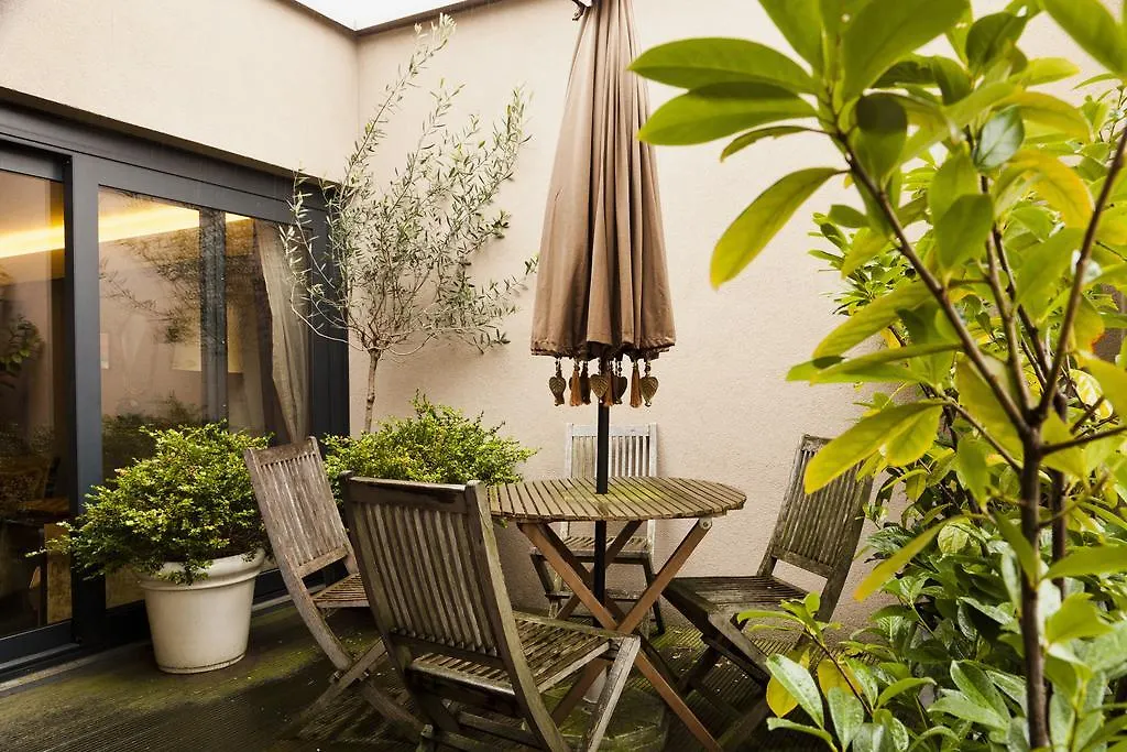 Hotel Diamonds And Pearls Anversa