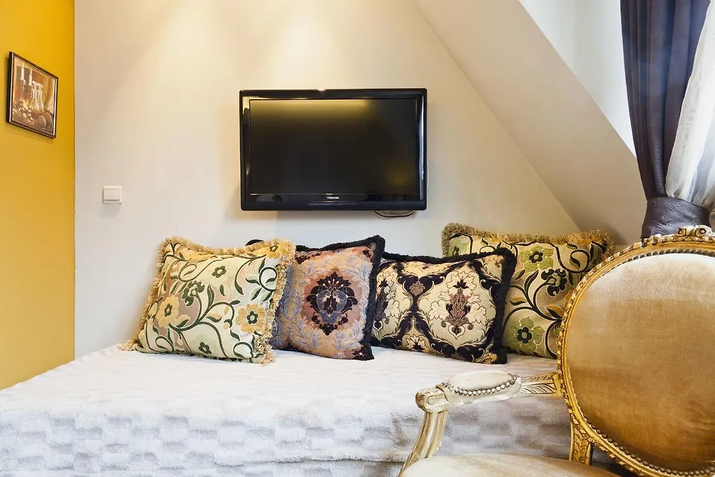 **  Hotel Diamonds And Pearls Anversa Belgio