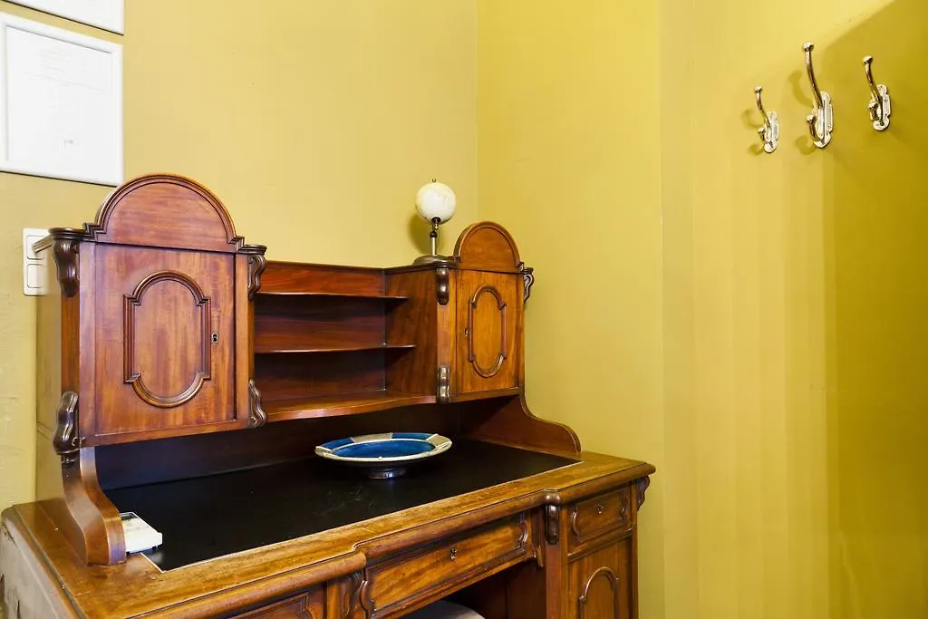 Hotel Diamonds And Pearls Anversa